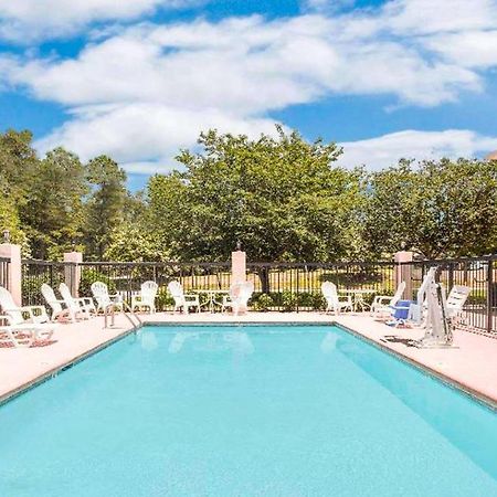 Gray Inn & Suites Bagian luar foto