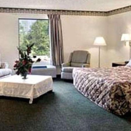 Gray Inn & Suites Bagian luar foto