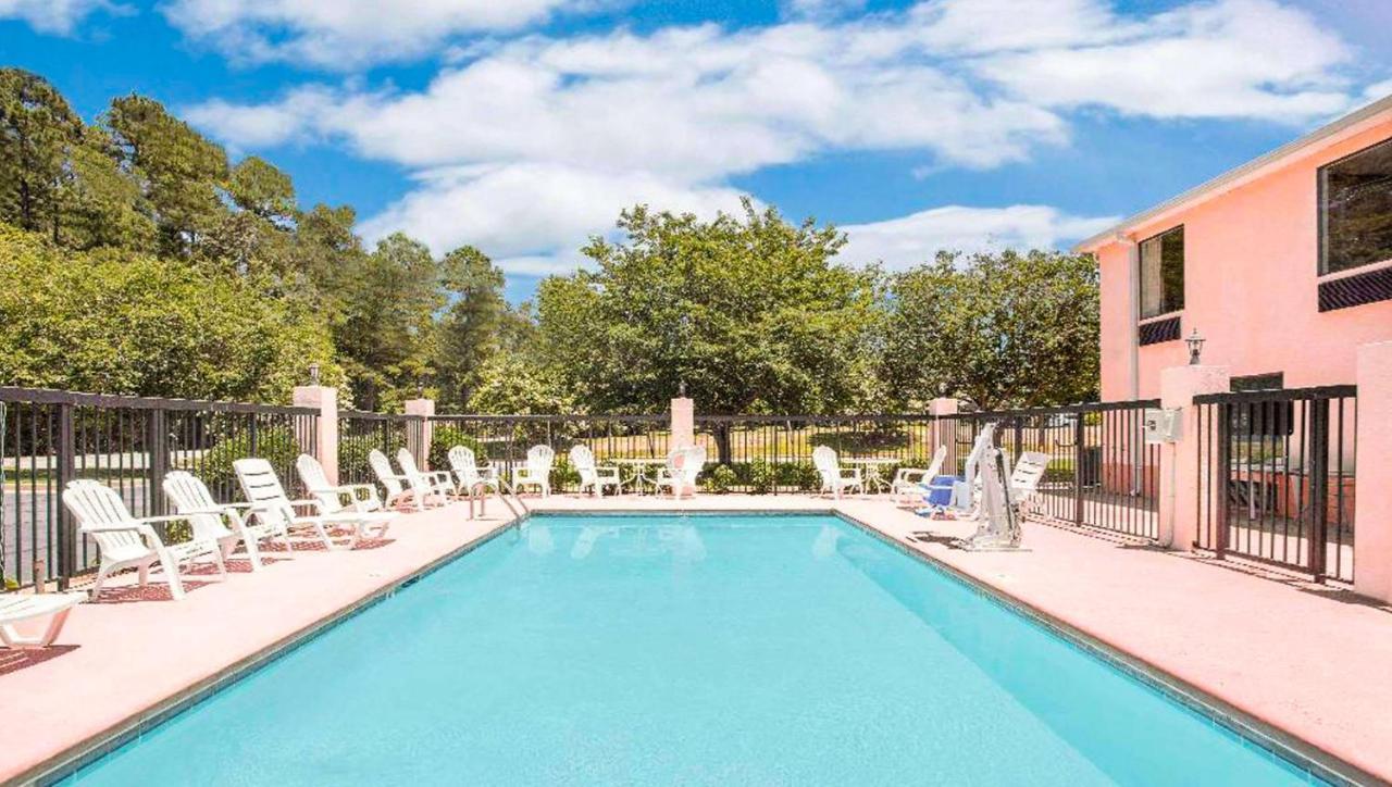 Gray Inn & Suites Bagian luar foto