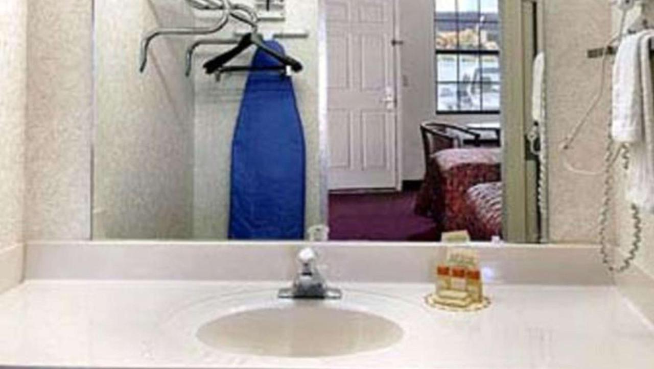 Gray Inn & Suites Bagian luar foto