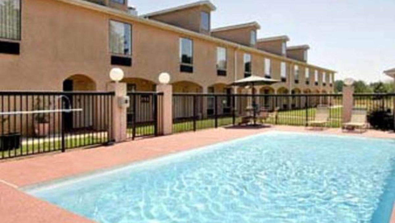 Gray Inn & Suites Bagian luar foto