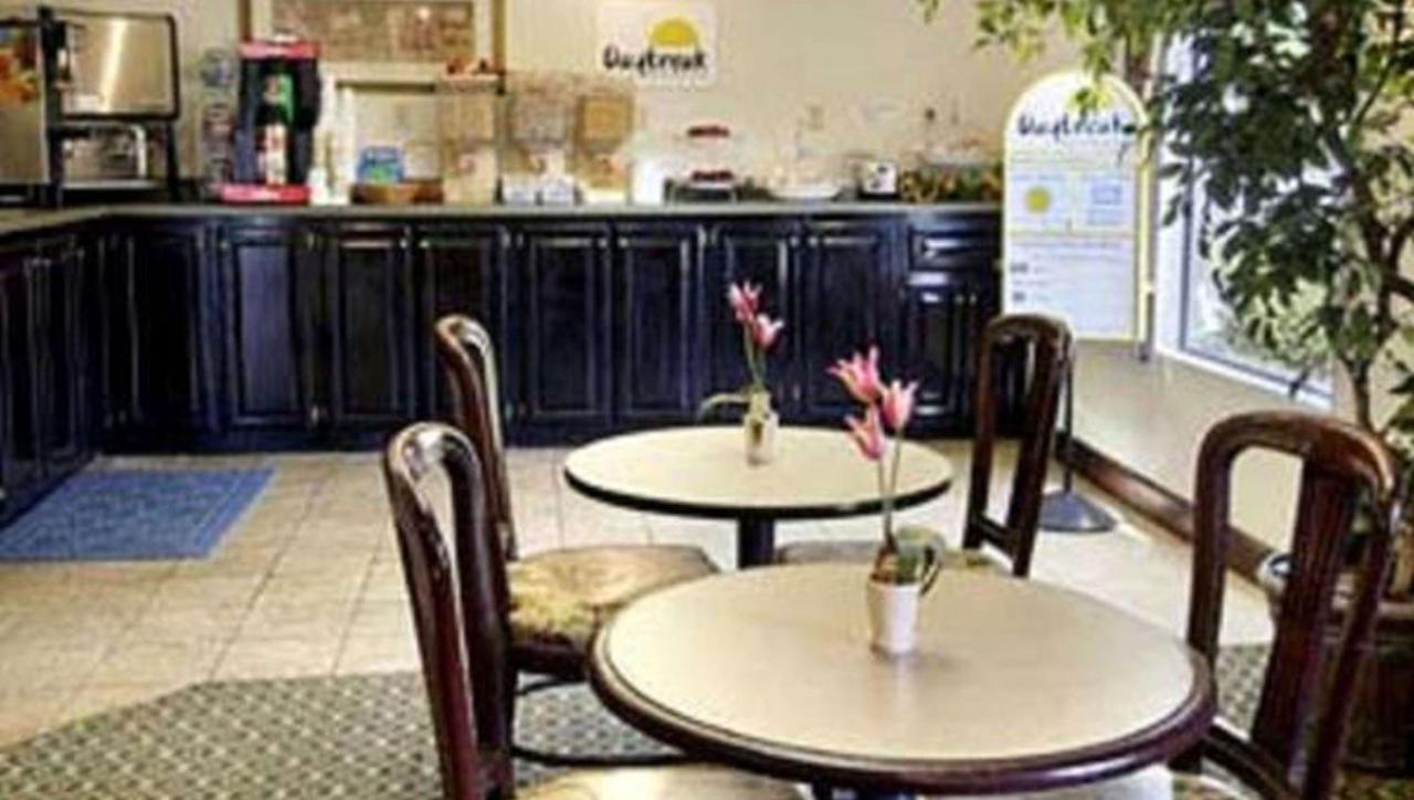 Gray Inn & Suites Bagian luar foto