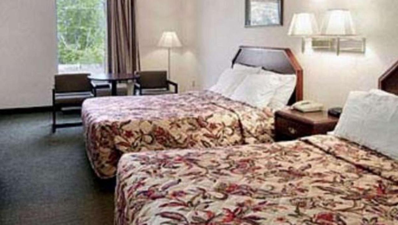 Gray Inn & Suites Bagian luar foto
