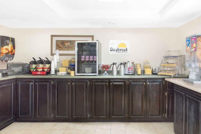 Gray Inn & Suites Bagian luar foto