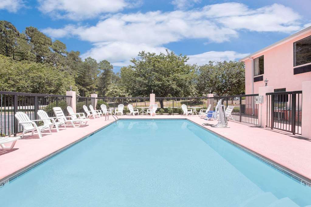 Gray Inn & Suites Bagian luar foto